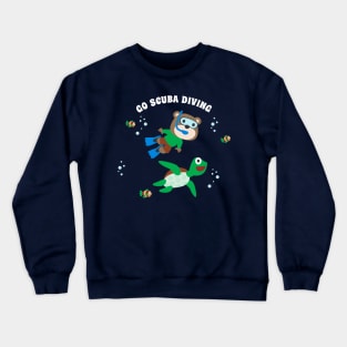 Diving with funny bear and turtle with cartoon style. Crewneck Sweatshirt